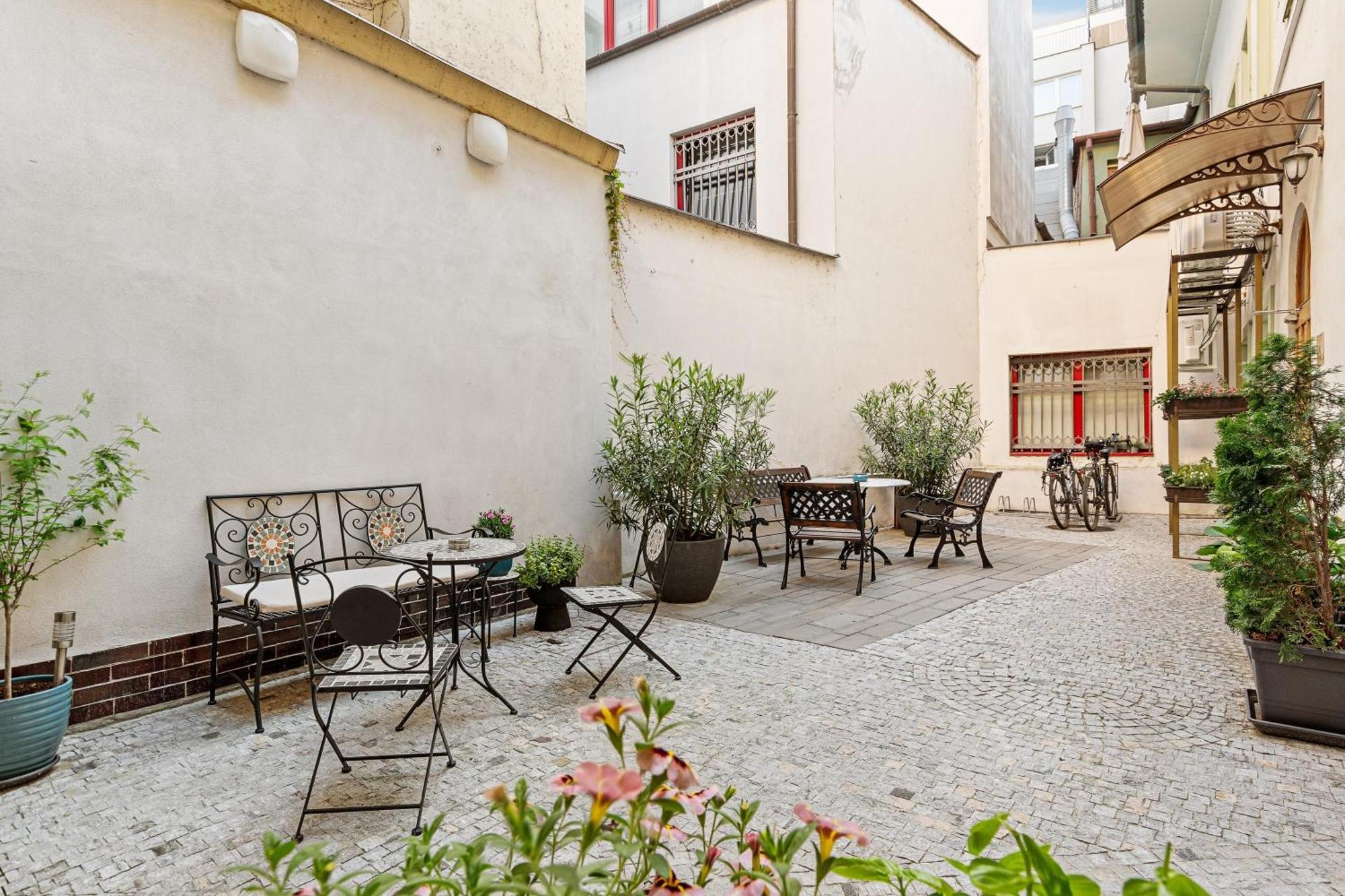 Bluebell Hotel Bratislava Exterior photo