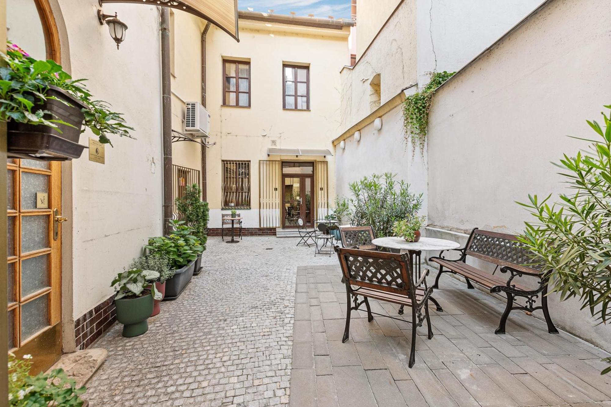 Bluebell Hotel Bratislava Exterior photo